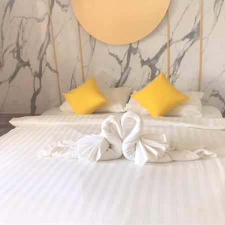 La La Moon Krabi Poshtel'N' Pool Bed and Breakfast Εξωτερικό φωτογραφία