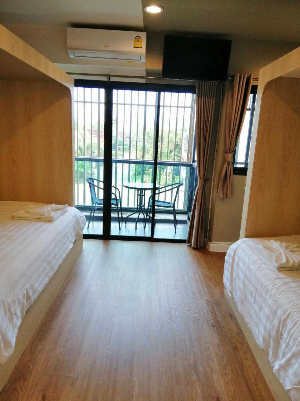 La La Moon Krabi Poshtel'N' Pool Bed and Breakfast Εξωτερικό φωτογραφία